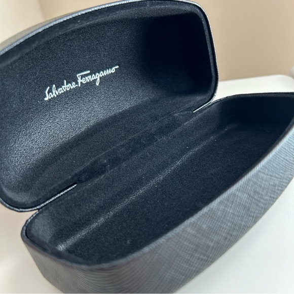 Salvatore Ferragamo XL black hard case - Picture 5 of 6